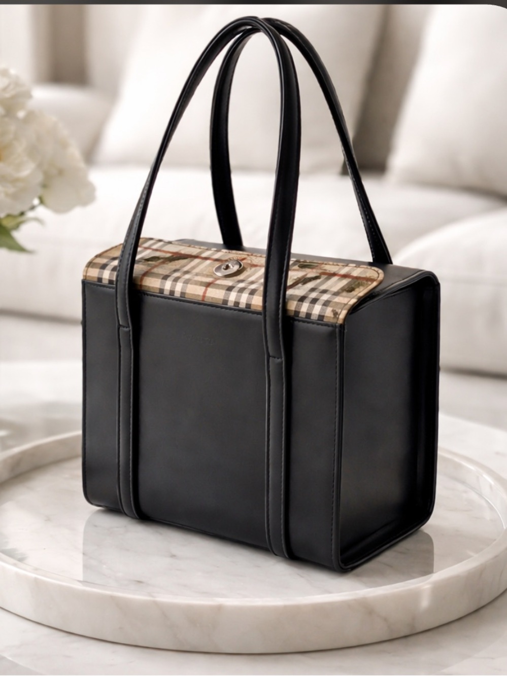 RARE AUTHENTIC/BURBERRY NOVA CHECK LEATHER HANDBAG BY SANYO SHOKAI. - Picture 3 of 17